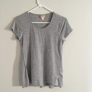 🛍 MOSSIMO gray tulip tee super soft